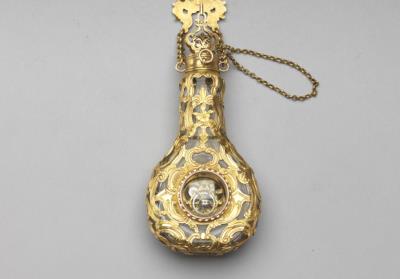 图片[2]-Waist-chain gold-hemmed glass snuff bottle mounted with a clock, Circa 1765, England-China Archive